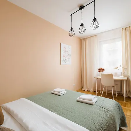 National Stadium Charming Apartment *